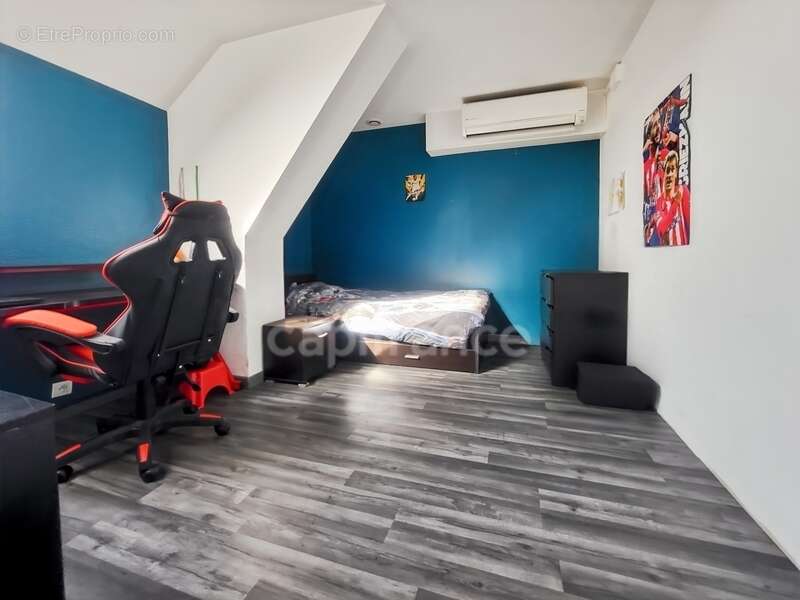 CHAMPDÔTRE, maison familiale d'une surface de 255 m² au sol avec 7 chambres et piscine - photo 6