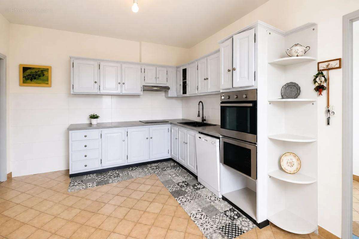 Spacieuse maison de 8 pièces à Murat-sur-Vèbre - photo 3