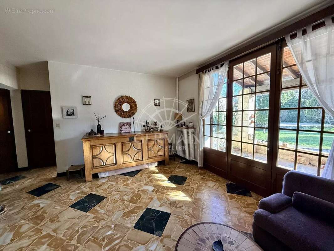 Maison à L'ISLE-SUR-LA-SORGUE