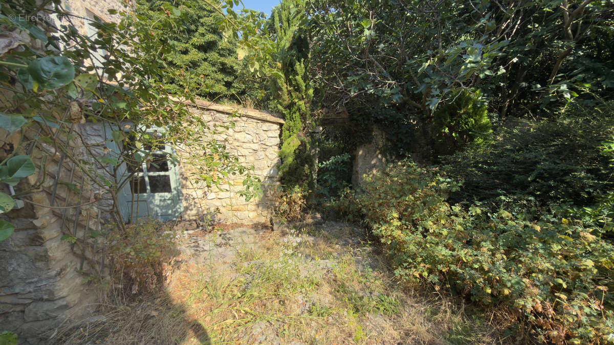 Exclusivité - Demeure d’exception du XVe siècle au cœur de la Provence - Saint Trinit (Vaucluse) - photo 12