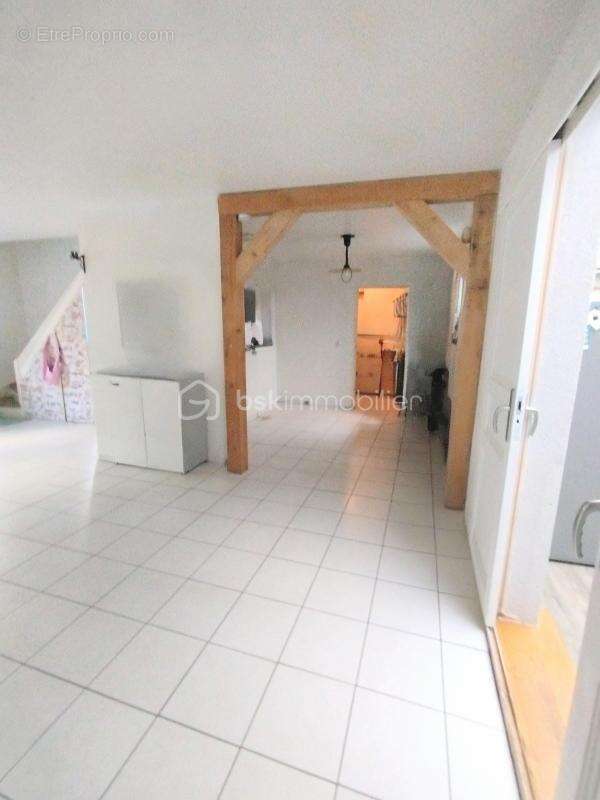 Maison à ORMOY-LA-RIVIERE