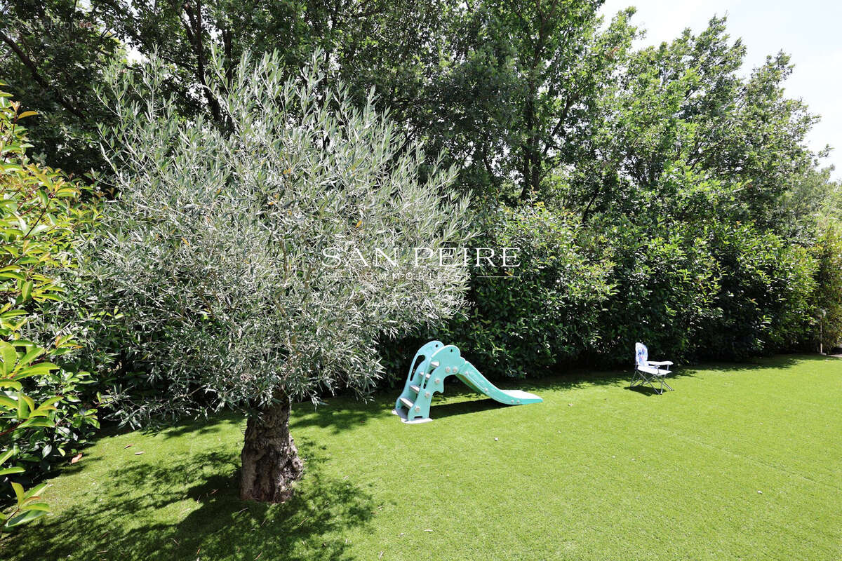 Maison à ROQUEBRUNE-SUR-ARGENS