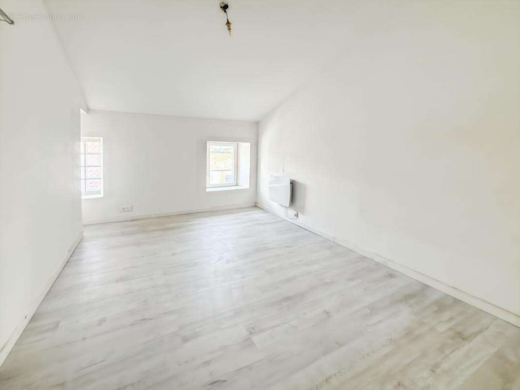 Appartement à BRIZAMBOURG