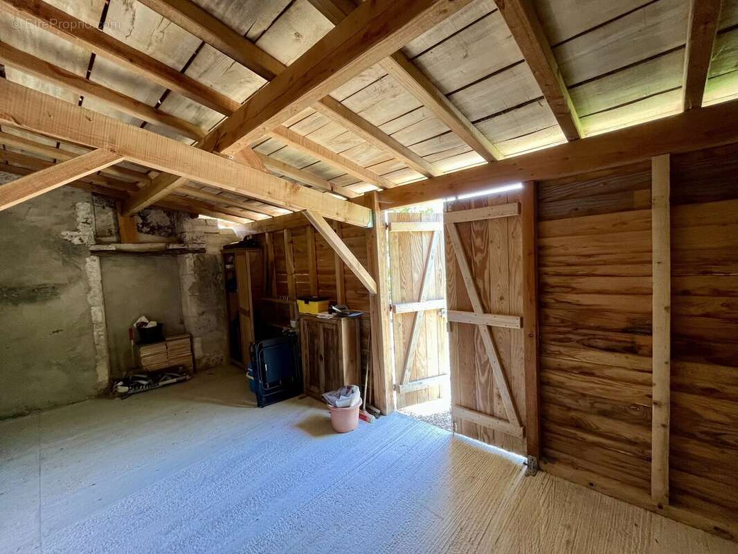 Propriété en pierre en excellent état, à proximité des commerces - photo 19