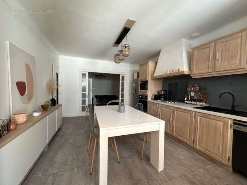 La Roche-sur-Yon, maison avec garage et jardin clos, trois chambres - photo 2