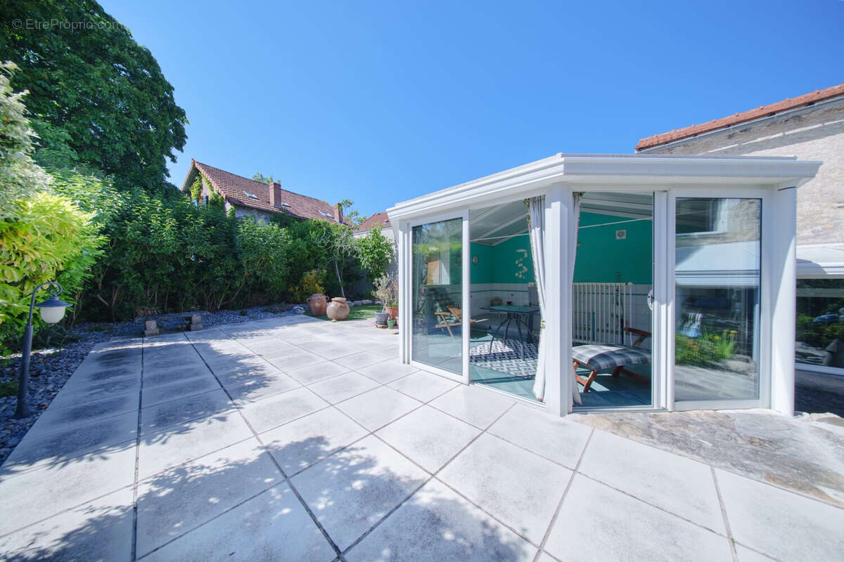 Maison 10 pièces 215 m² à vendre à Saint-Bonnet-De-Rochefort (03800) - photo 5