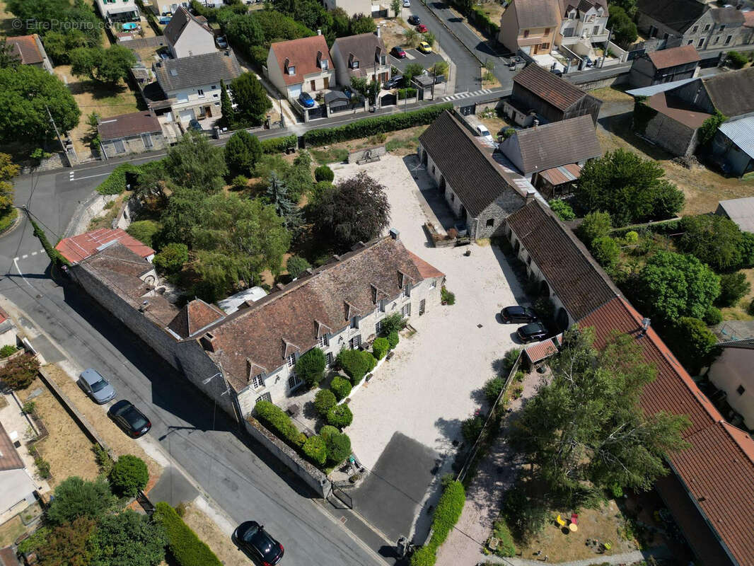 Ensemble immobilier de charme avec maison de 310 m2 et dépendances - photo 26