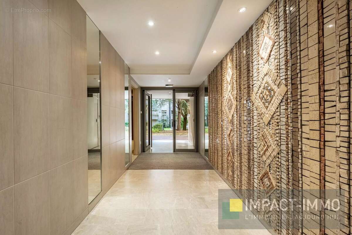 Appartement familial à Courbevoie - Étage élevé avec balcon - photo 9