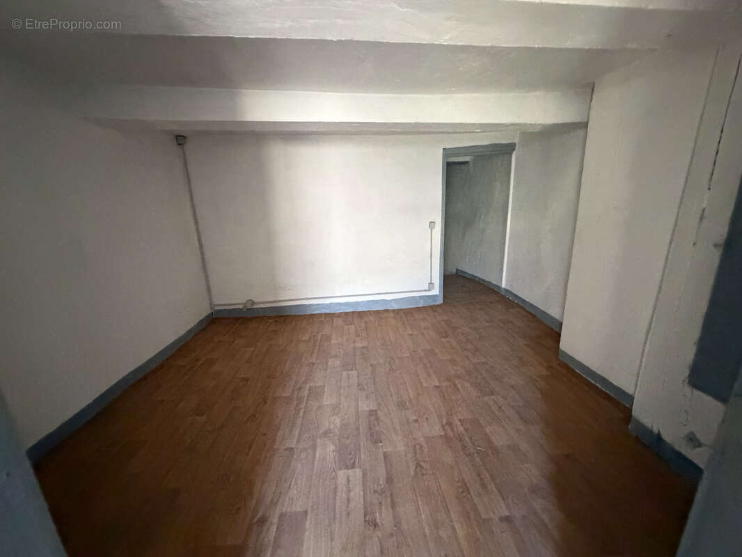 Entrechaux   maison de village à rénover avec cour et garage - photo 8