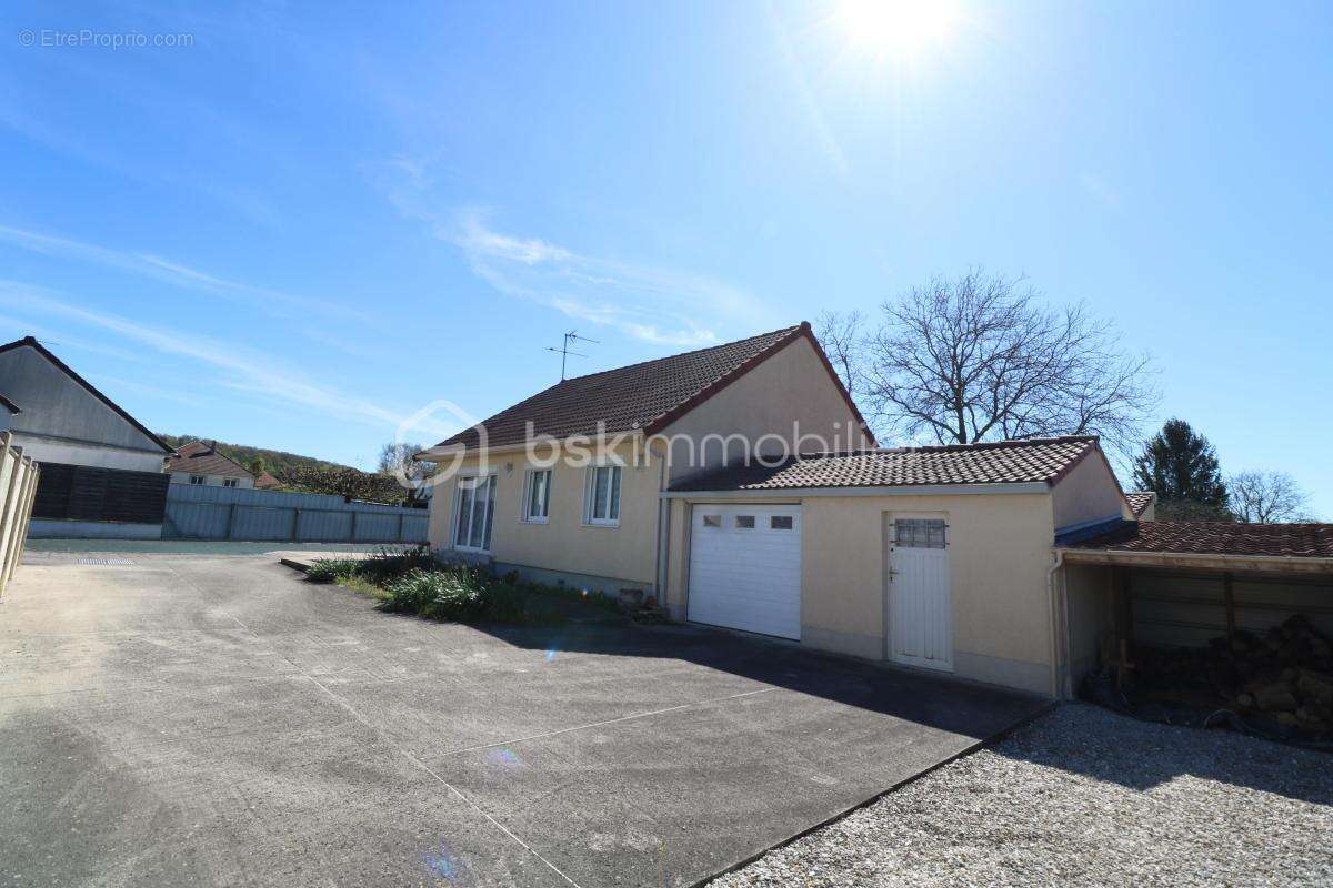 Maison de plain-pied très proche de la gare, 4 pièces, 2 chambres, atelier, dépendances, garage et jardin! - photo 12