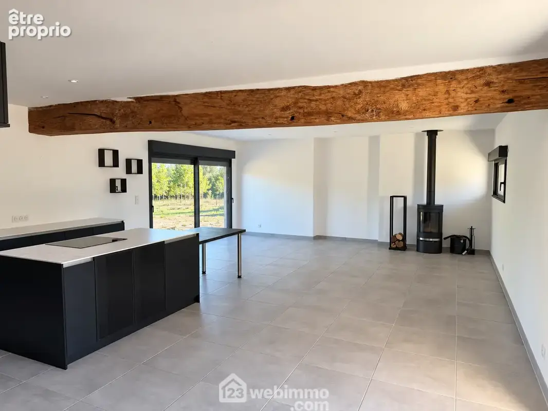 Le séjour ouvert pour 52m² au total.