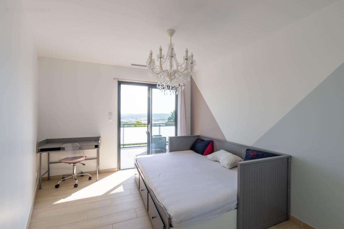 Villa d'exception - 2 suites parentales - 5 chambres - Hamman - Piscine - Garage double Vue panoramique - photo 18