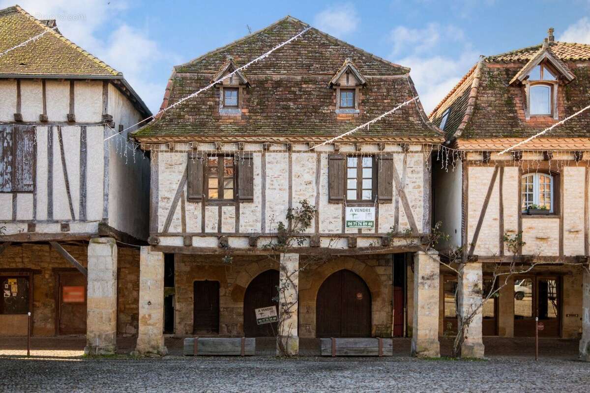 Maison historique  sur la Place des Consuls - Bretenoux - photo 3