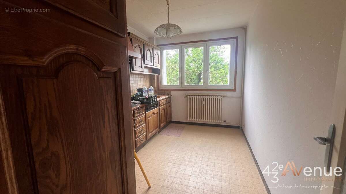 Appartement 64 m² à Saint-Etienne  - photo 4