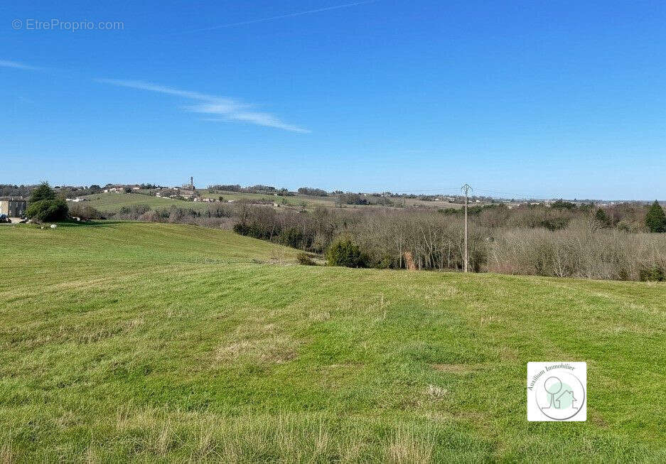 Terrain à SAINT-CIERS-DE-CANESSE