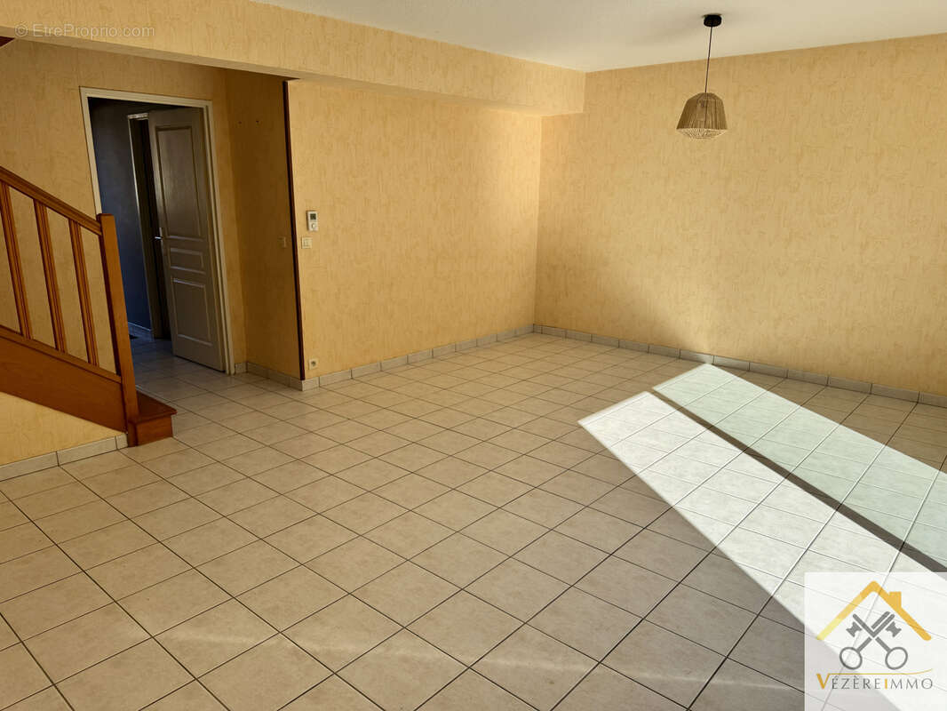 Maison à OBJAT