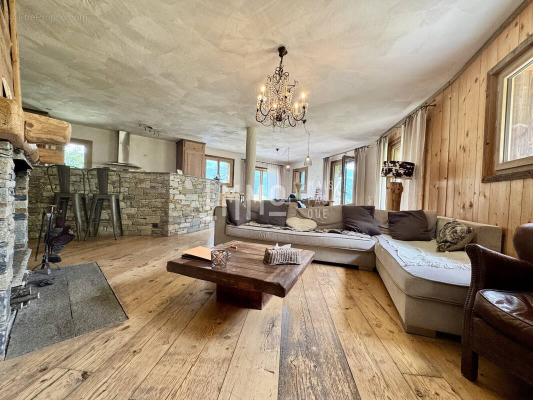 Maison à LES CHAPELLES