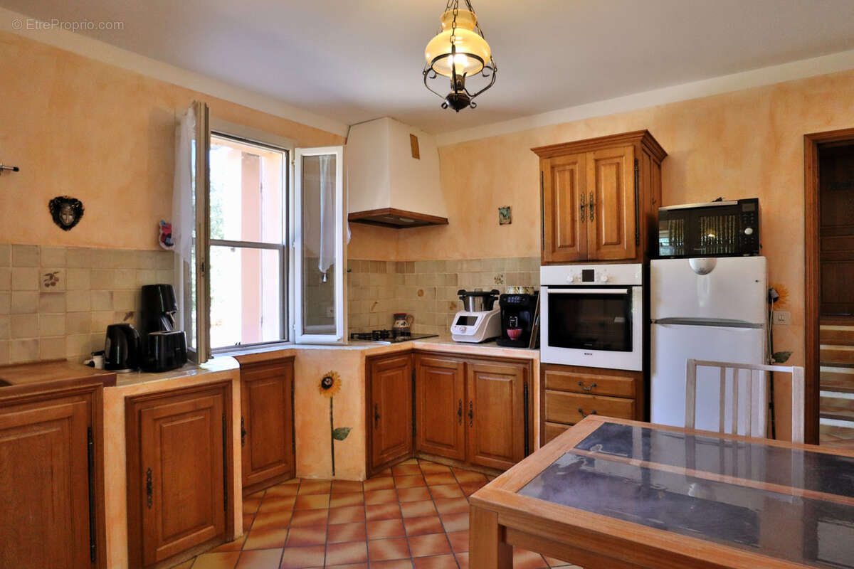 Maison à SAINT-SATURNIN-LES-APT