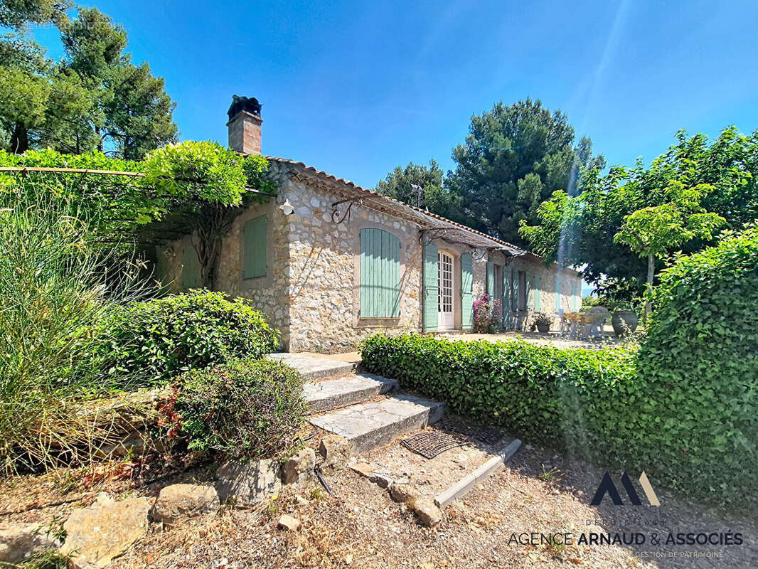 Le Castellet - Authentique bastide provençale en pierre de plain-pied avec vue panoramique - photo 4