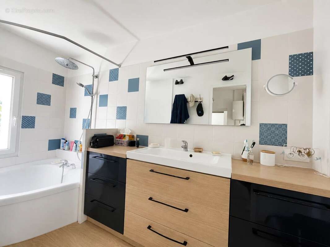 La Martelière : Maison familiale 110m2, 4 chambres et dépendances au calme absolu - photo 7