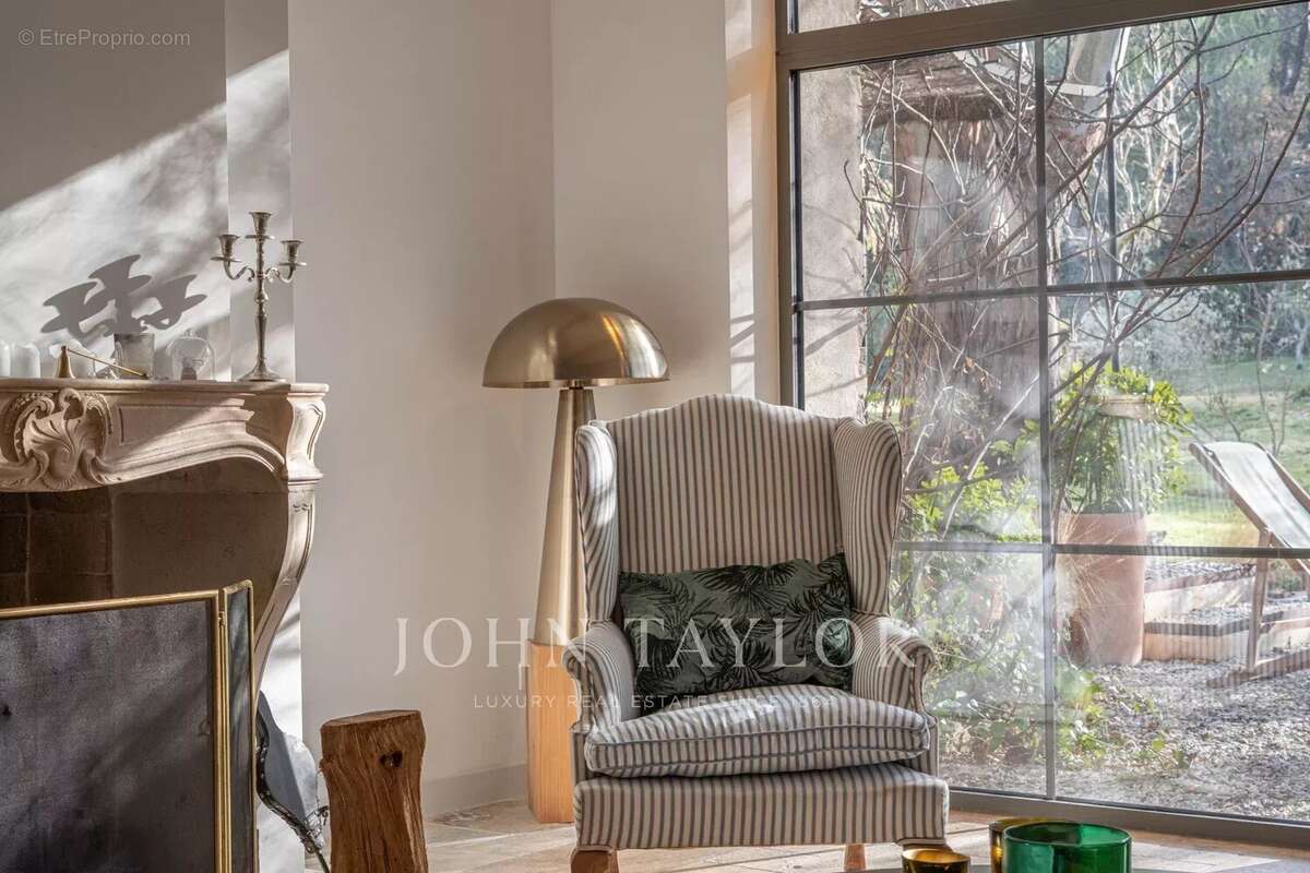 Maison à VAUVENARGUES