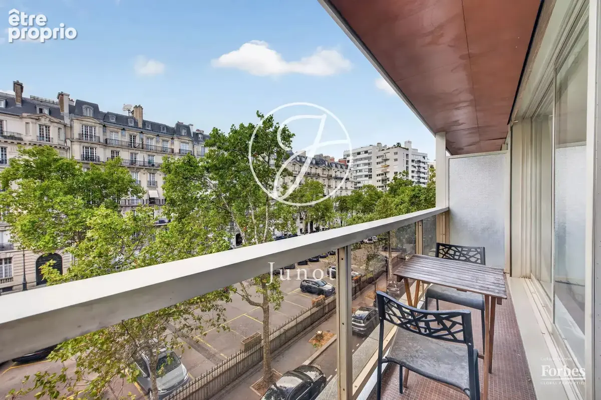 PARIS 16e - POMPE / FLANDRIN - Studio - 31,01m2 Carrez - Balcon 4,26m² - photo 2