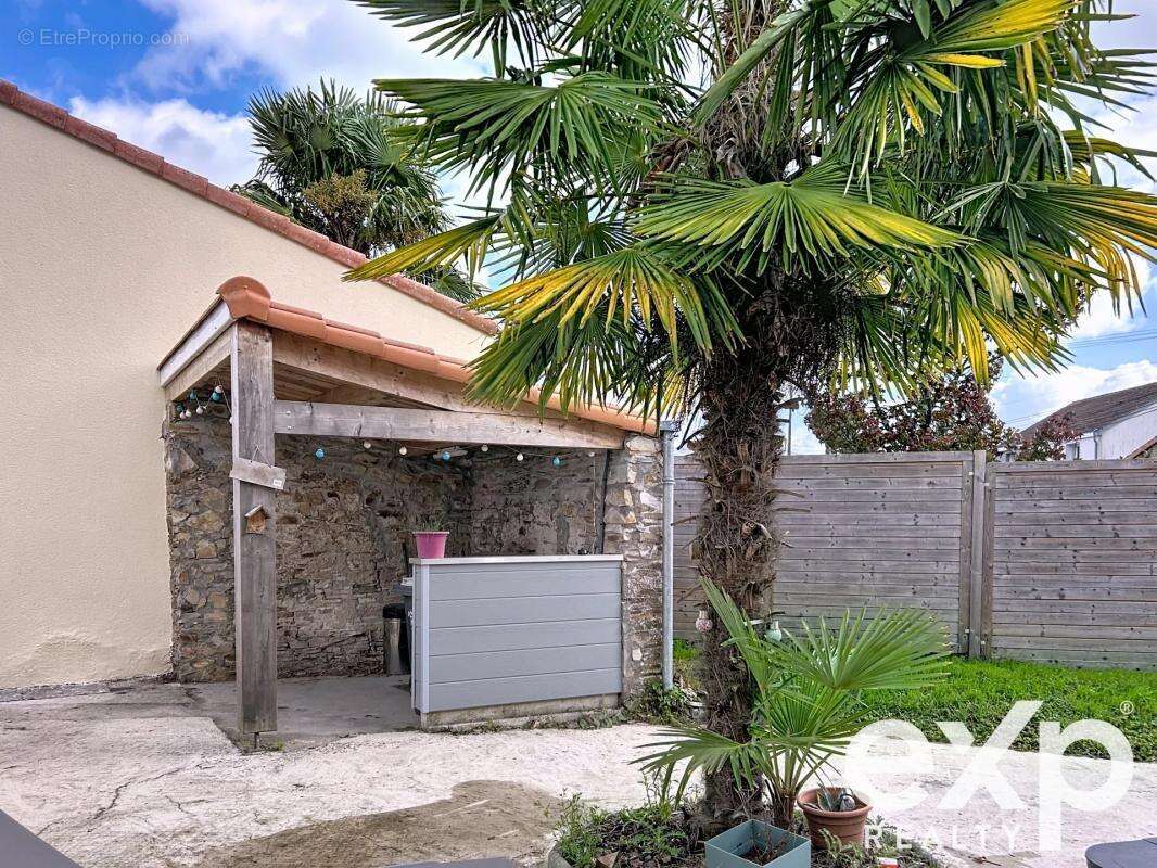 Maison à LA CHAPELLE-BASSE-MER