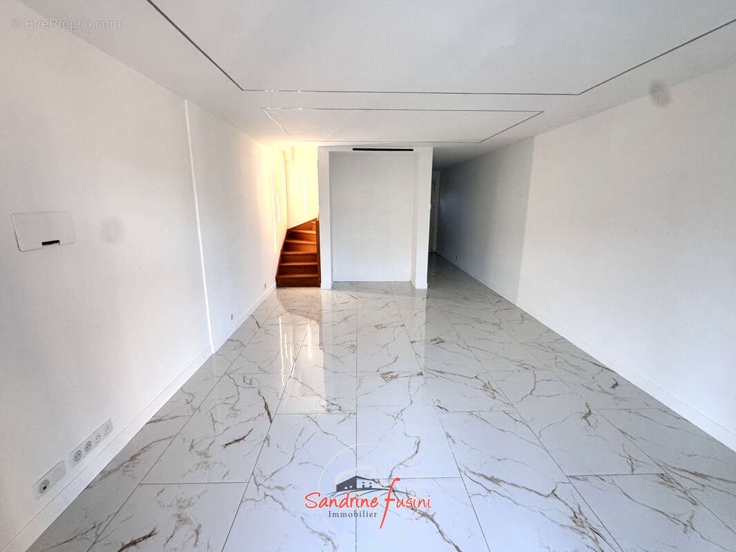 Appartement à CARROS
