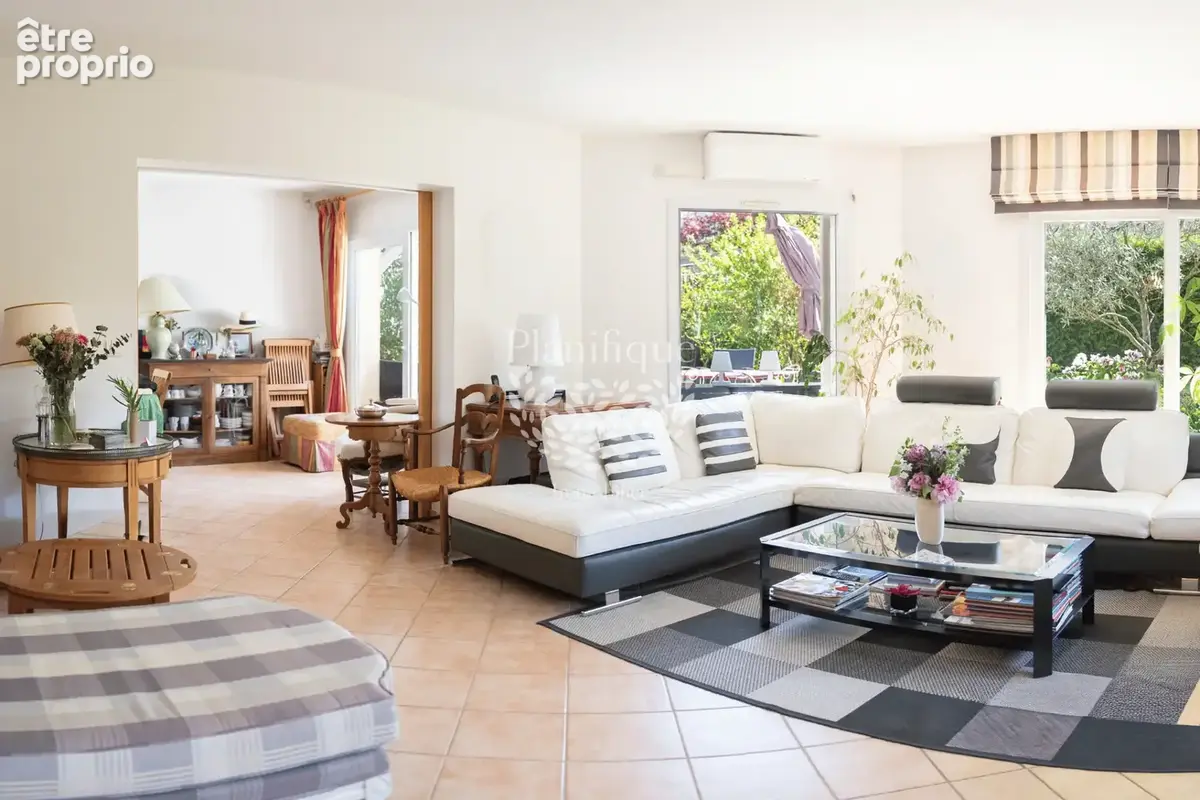 Une villa familiale 314 m2 utiles, 5 chambres, où il fait bon vivre, au fil des saisons. - photo 5