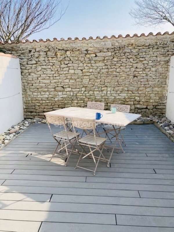 Appartement  avec extérieur clos de murs  au port de st martin de ré - photo 18