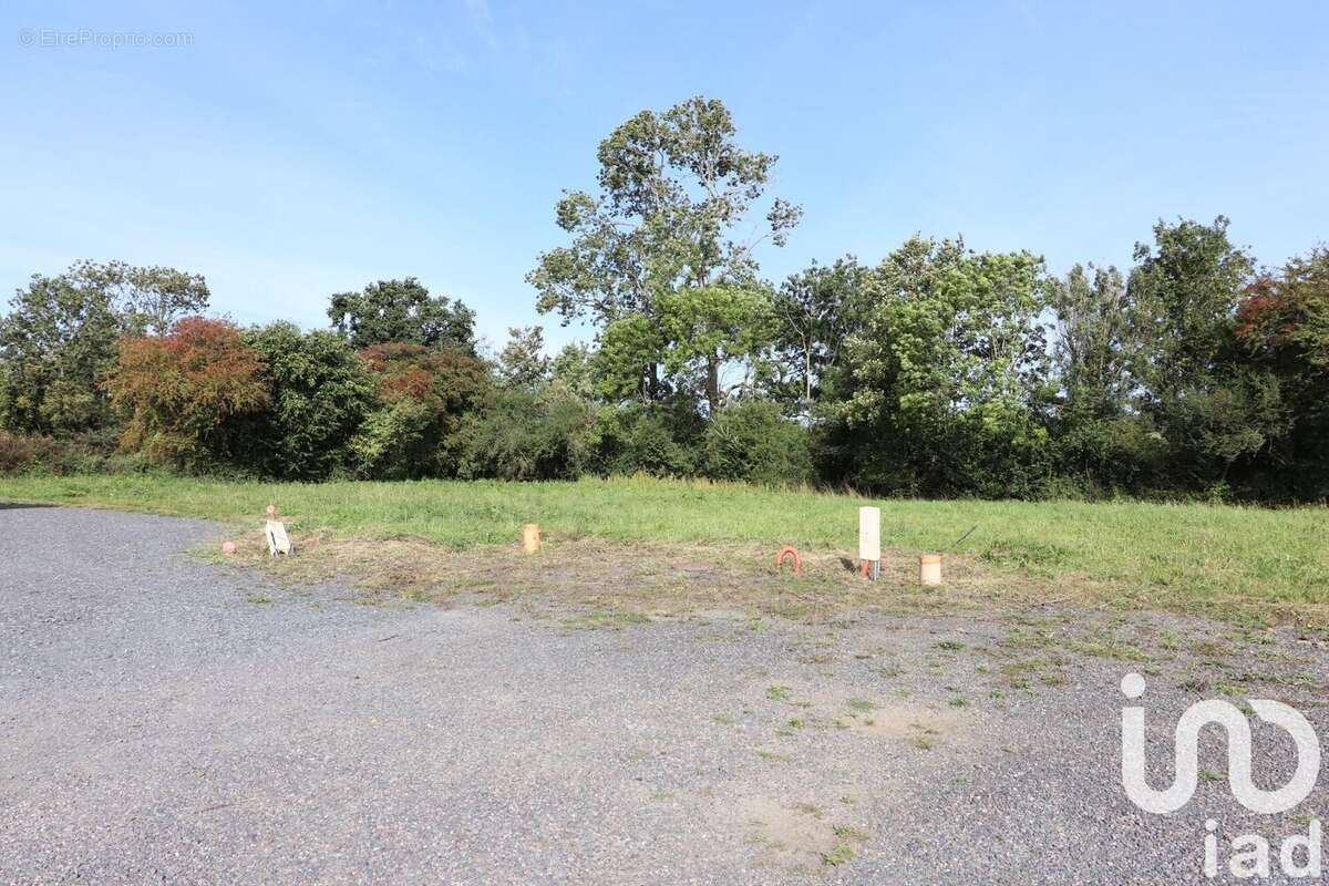 Photo 2 - Terrain à AGY