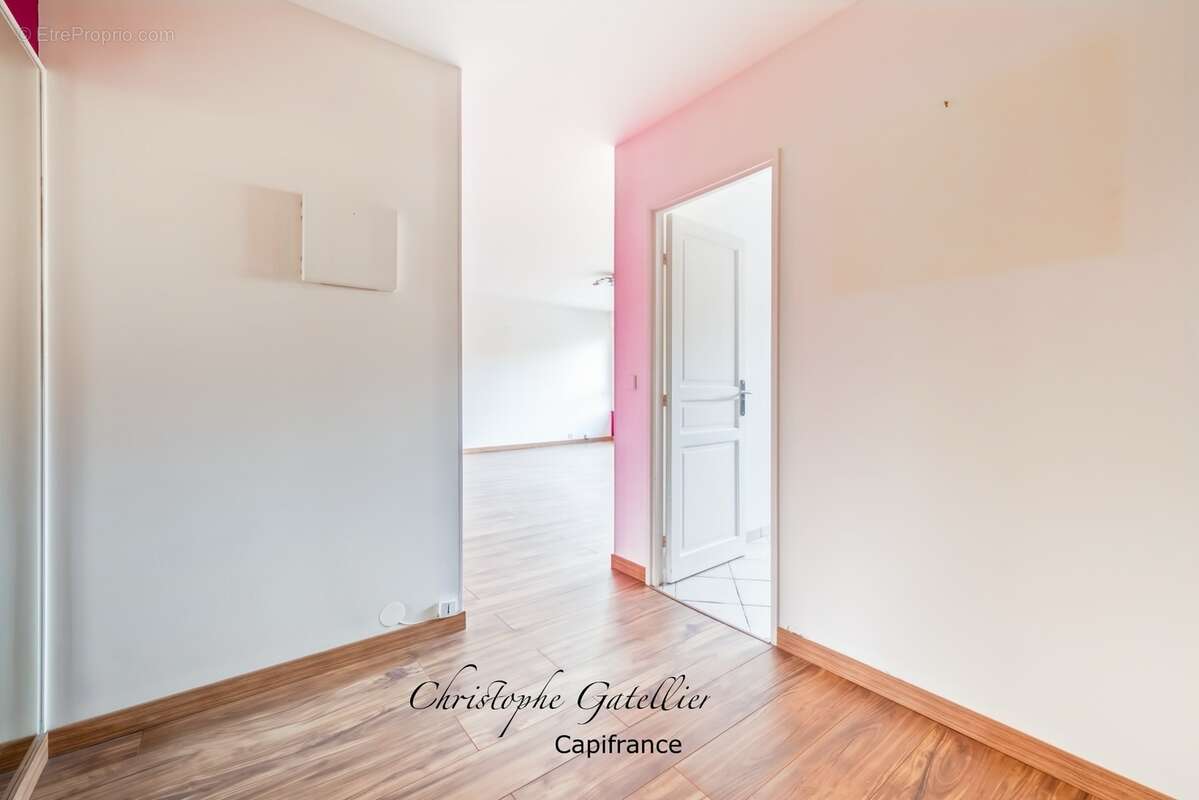 LES COUDRAYS - Appartement 3 pièces lumineux – 2ème étage avec ascenseur – Vue parc – Résidence sécurisée – Élancourt - photo 12