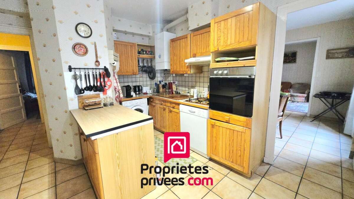 Appartement à LE CHAMBON-FEUGEROLLES