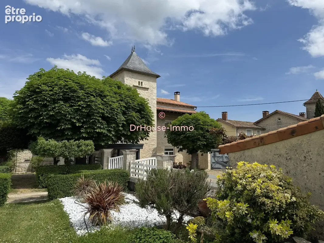 Maison 6 pièces 170 m² à vendre à Ruffec (16700) - photo 2