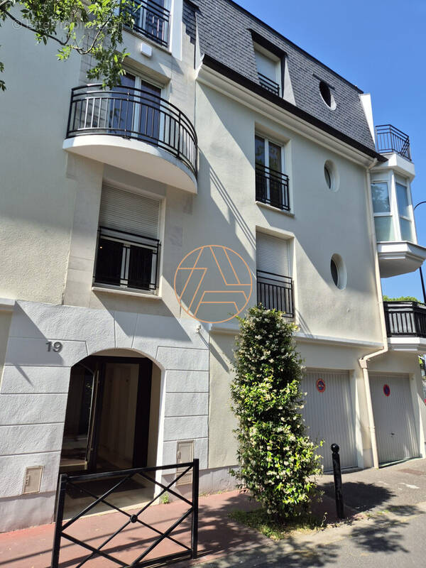 Parking à SAINT-MAUR-DES-FOSSES