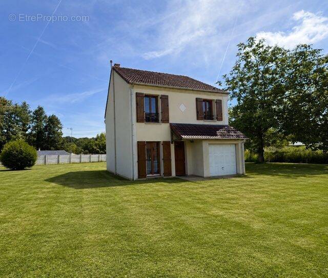 Maison à COUCY-LE-CHATEAU-AUFFRIQUE