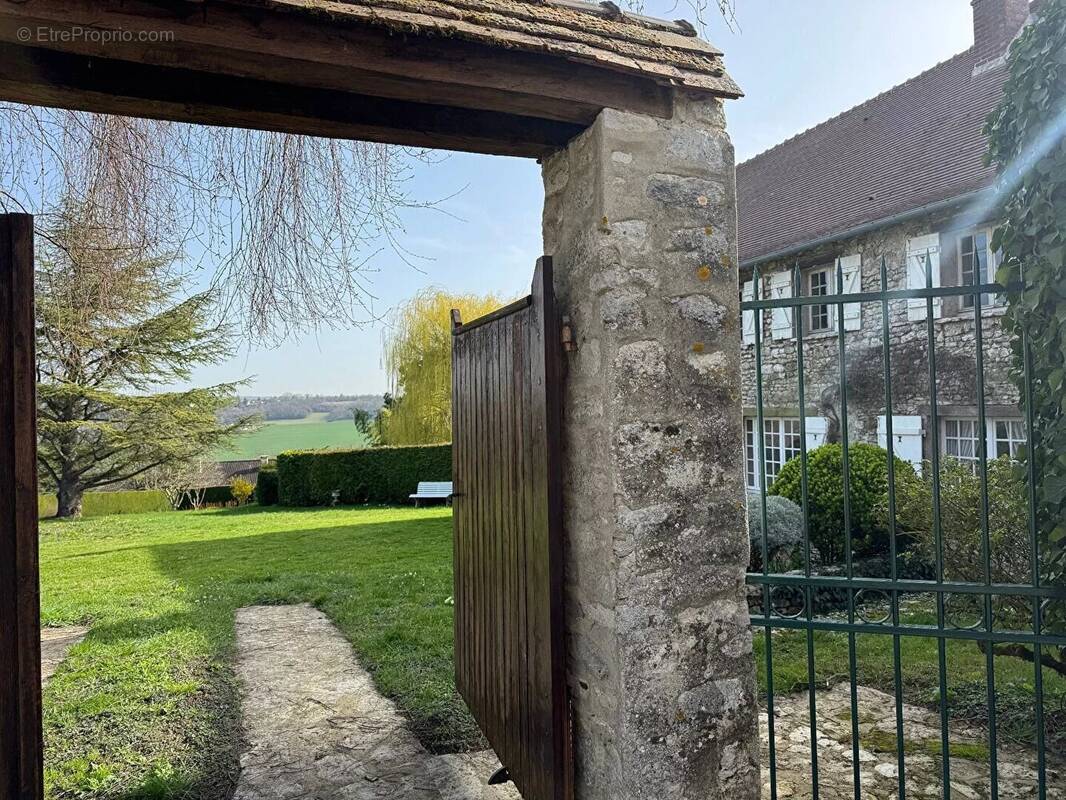 Maison à CRESPIERES