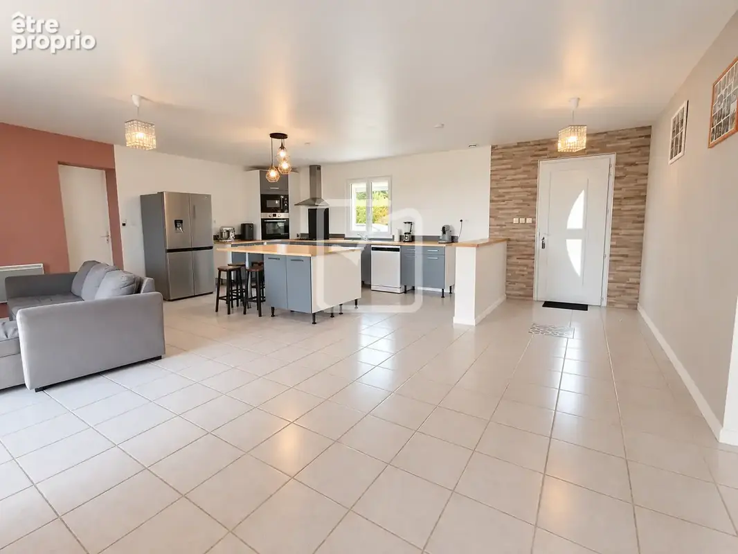 Maison de plain-pied   4 chambres   terrain de 12 679 m2   garage et dépendances - photo 2