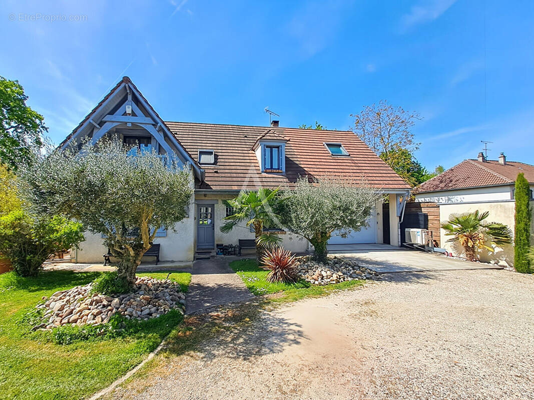 Maison à SAINT-GERMAIN-LES-ARPAJON