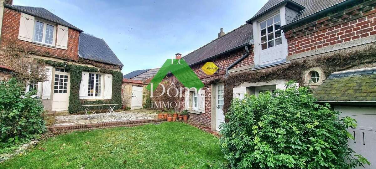 Maison à VALLANGOUJARD