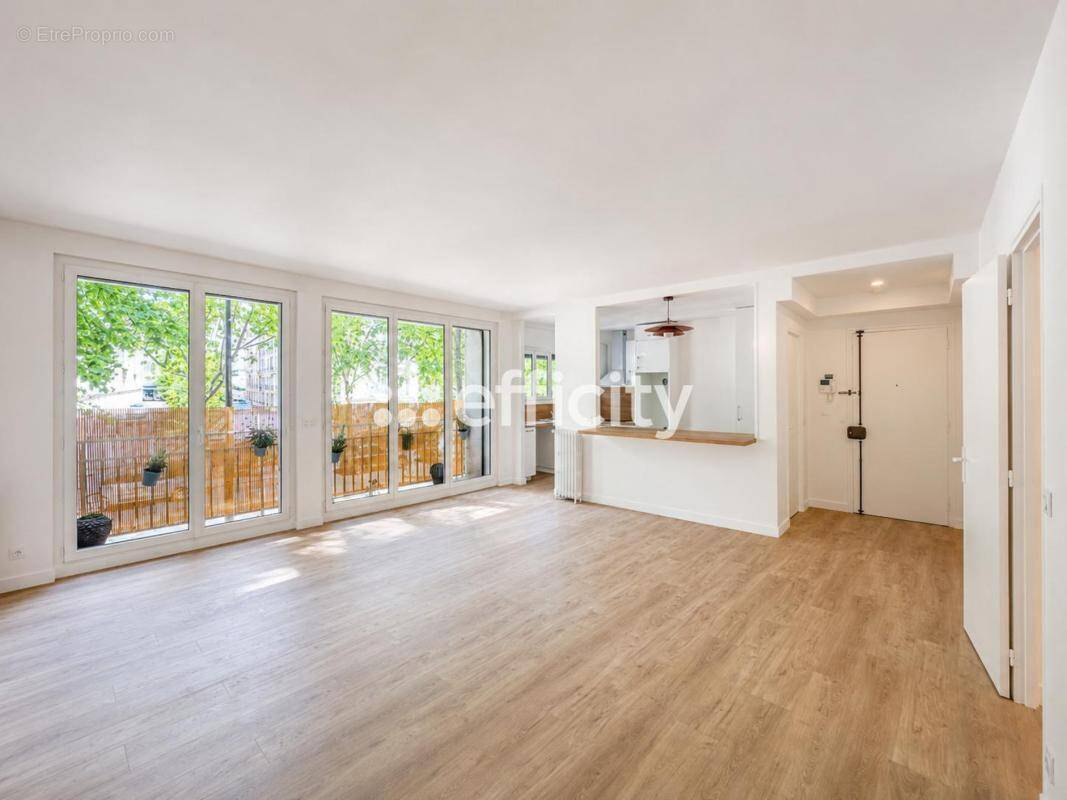 Appartement à PARIS-16E