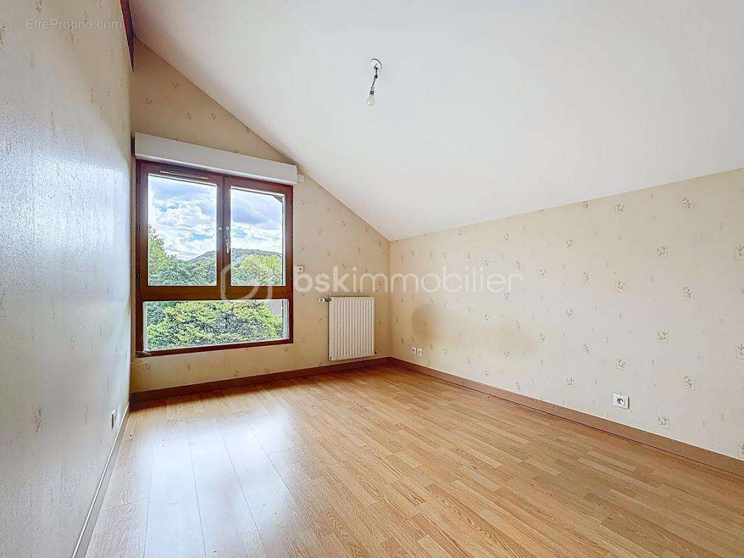 Appartement à VARCES-ALLIERES-ET-RISSET