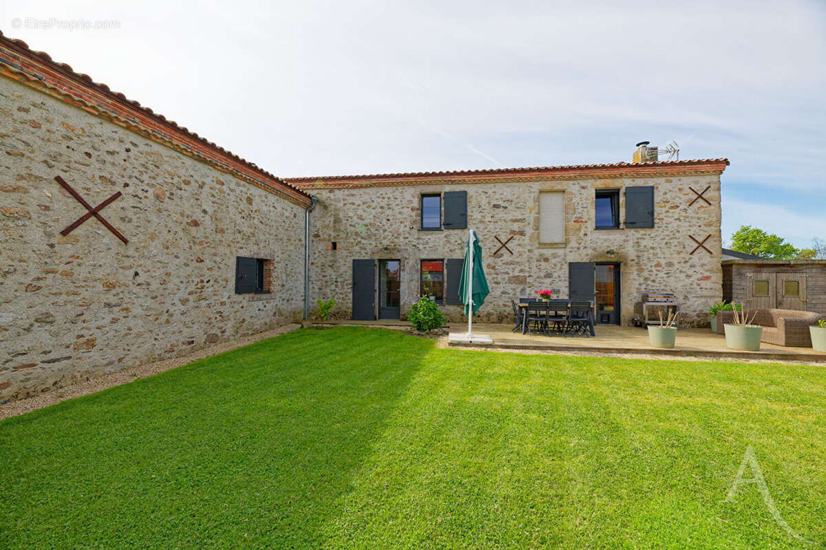 Maison à LEGE