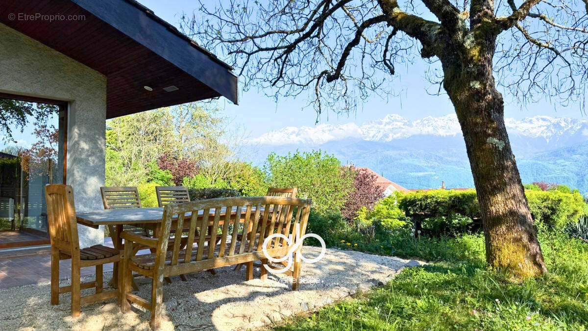 Maison à MEYLAN