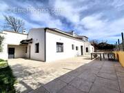 Maison à ENTRAIGUES-SUR-LA-SORGUE