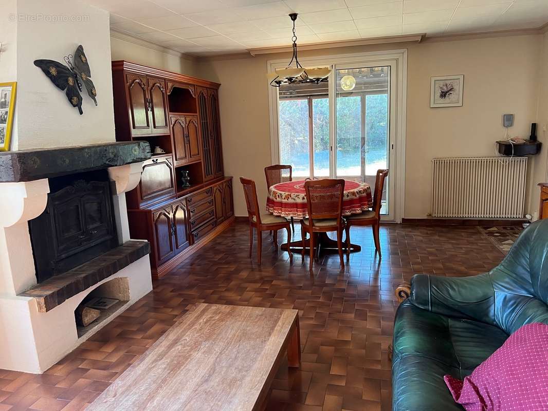 Maison à vendre à Oppède avec une vue sur la montagne du Luberon - photo 6