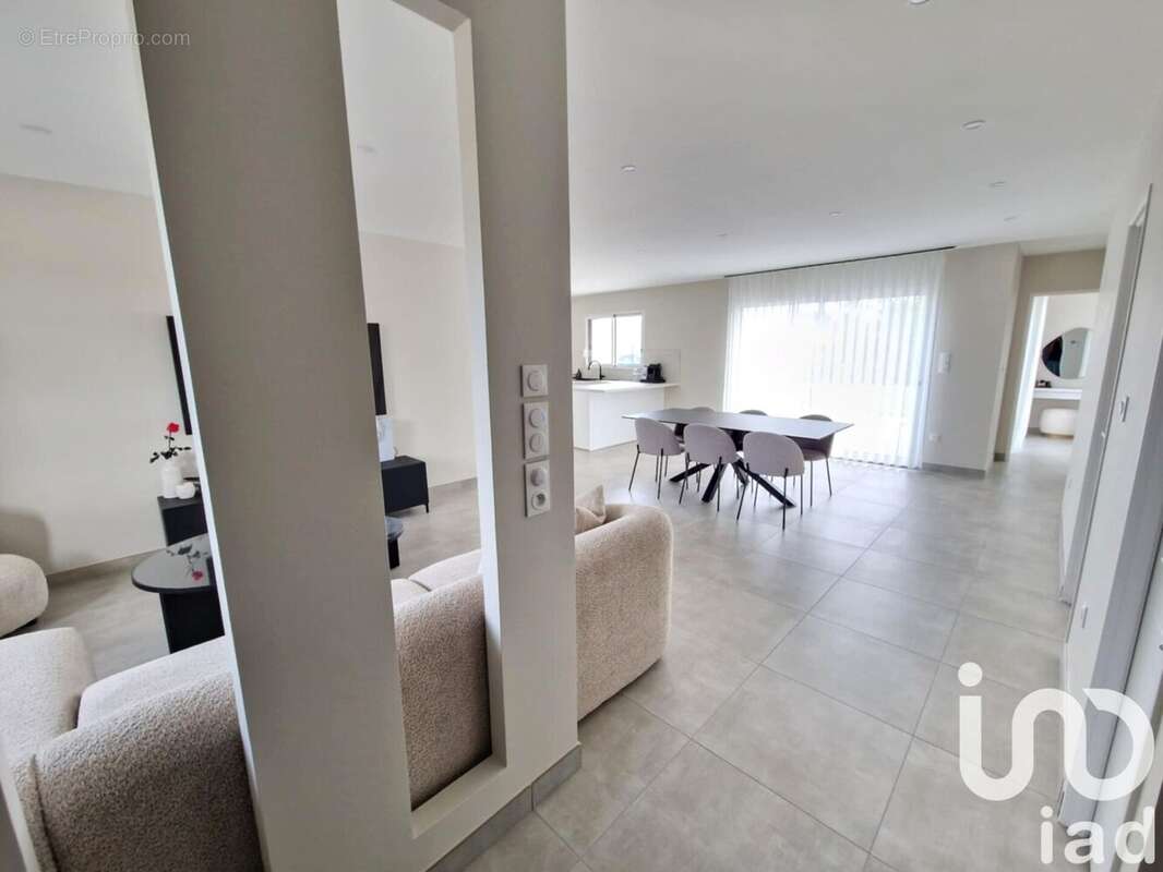 Photo 2 - Maison à VILLEBAROU