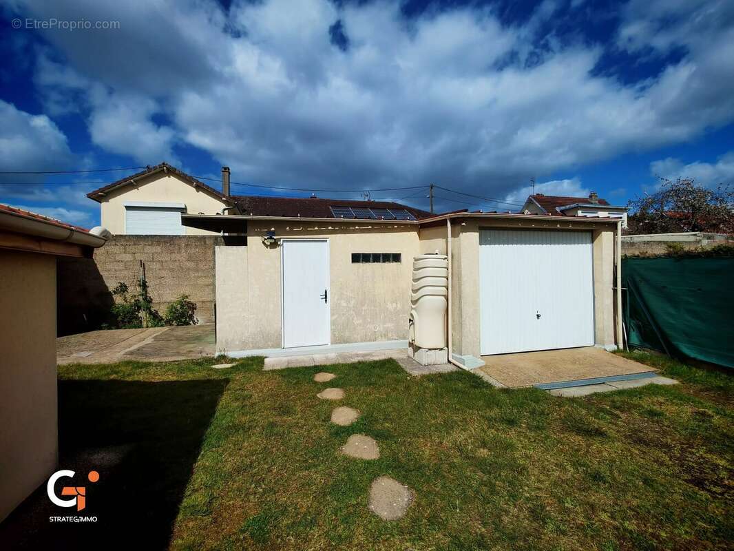 Maison à SAINT-ETIENNE-DU-ROUVRAY
