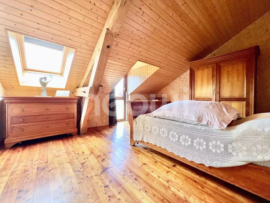 Maison à SAINT-CLEMENT-DE-REGNAT