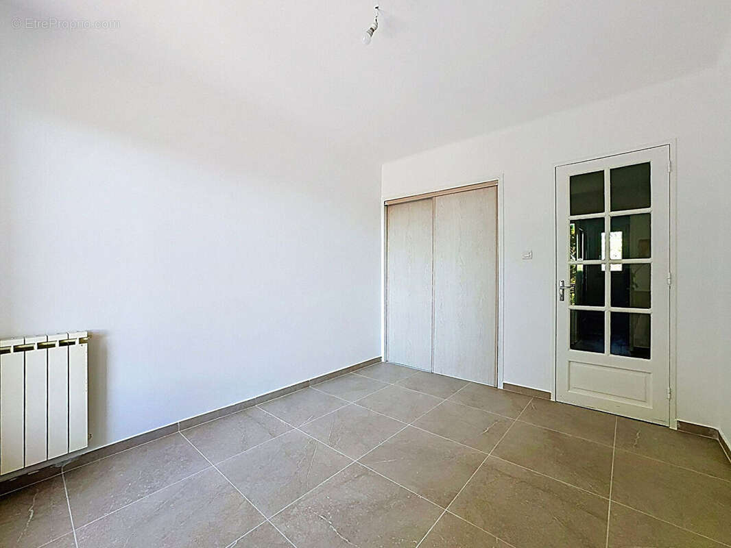 Appartement 4 pièces de 83 m² - 2 balcons- Avenue Eisenhower - photo 7